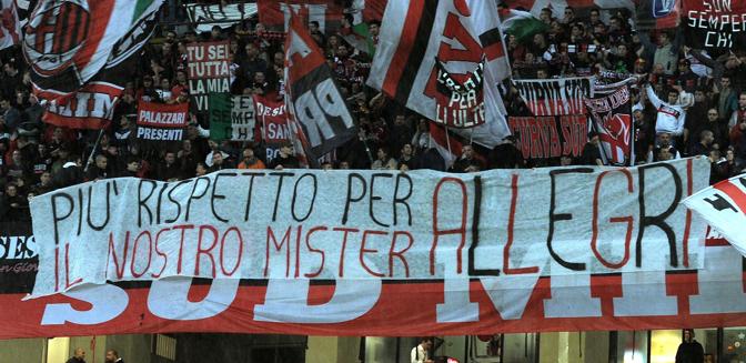 Milan-Catania: prima del via la Curva Sud espone uno striscione in difesa di Allegri: 